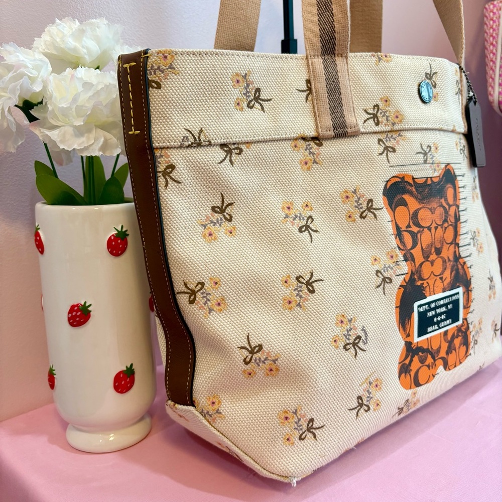Coach 2019 Vandal Gummy Bear Canvas Tote F76650 Rare Collectible EUC - Picture 5 of 11